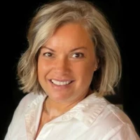 Courtney-Community Manager