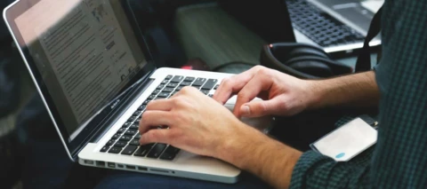 Write I/O Path (FTT1/RF2) Comparison – Nutanix vs VMware vSAN