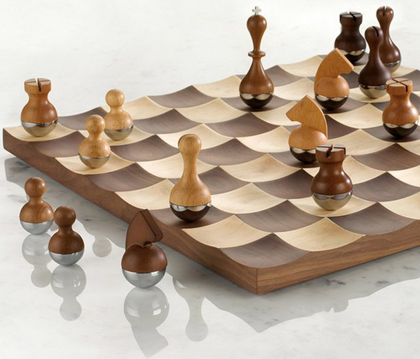 WeebleWobbleChess.png