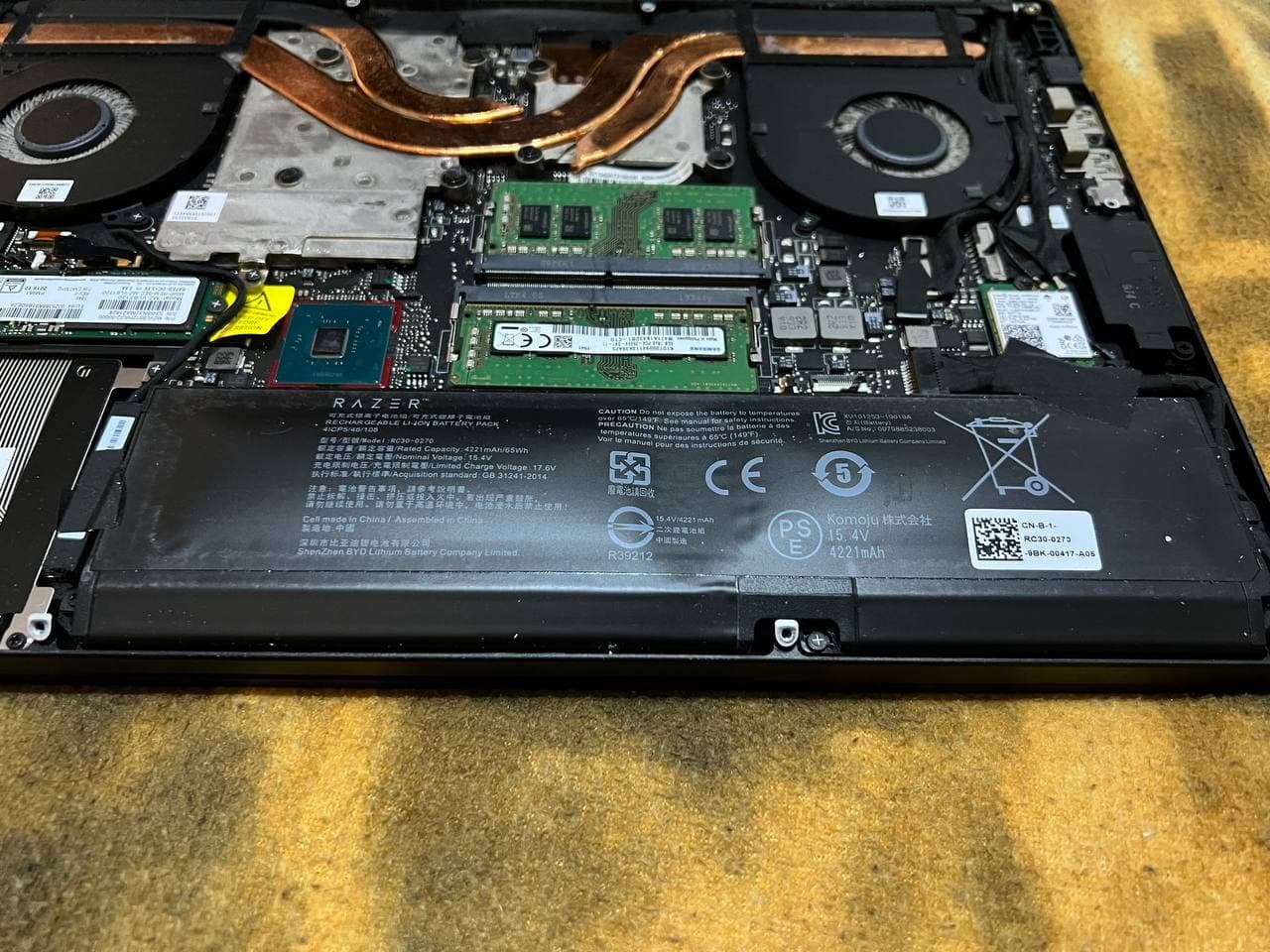 Razer Blade 15 Battery bloated and one fan stopped working Razer